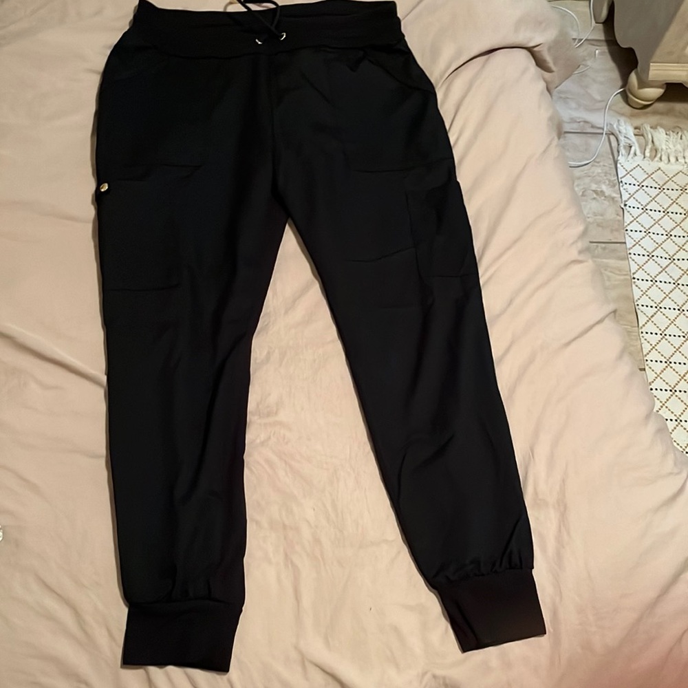 Jaanuu black jogger scrub pants